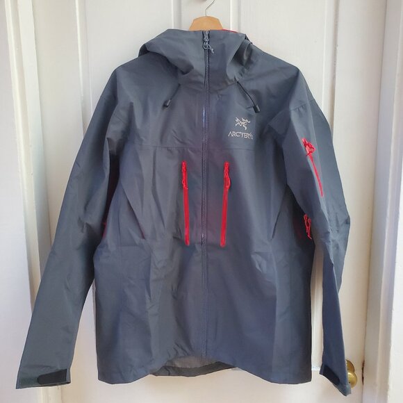 NWOT Arc'teryx Alpha SV GORE-TEX Pro Jacket Shell - Grey/Red NWOT Arc'teryx Alpha SV GORE-TEX Pro Jacket Shell - Grey/Red